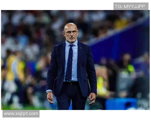 足球明星转脸高清图片展现球场魅力与个人风采的完美结合